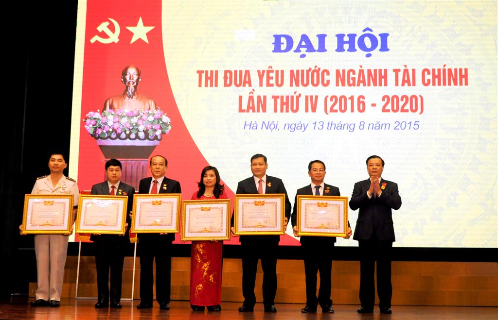 PGS.TS Nguyễn Văn Dần nhận danh hiệu Chiến sỹ thi đua toàn quốc
